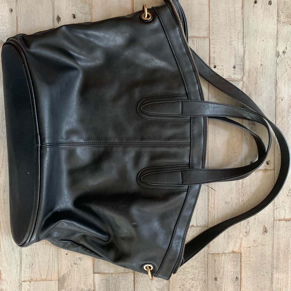 BP OVERSIZED SHOULDER BAG